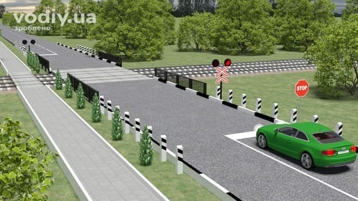 Зелений автомобіль перед залізничним переїздом, червоний сигнал світлофора, дорожні знаки 2.2 «Проїзд без зупинки заборонено» та 1.29 «Одноколійна залізниця».