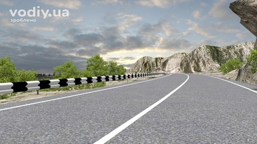 Вертикальна дорожня розмітка на дорожньому огородженні, небезпечне заокруглення дороги в гірській місцевості.