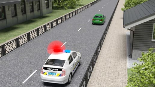 Поліцейський автомобіль з увімкненими синім та червоним проблисковими маячками наздоганяє зелений легковий автомобіль на дорозі.