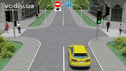 Жовтий автомобіль перед перехрестям, зелений сигнал світлофора, дорожні знаки: 3.21 «В'їзд заборонено», 7.9 «Смуга руху», 5.8.