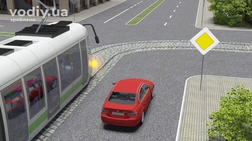 Червоний автомобіль та трамвай на перехресті, дорожній знак 2.3 «Головна дорога», трамвайна колія перетинає проїзну частину.