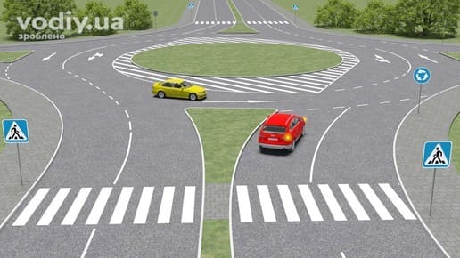 Червоний та жовтий автомобілі на перехресті з круговим рухом, дорожні знаки 4.10 «Круговий рух», 5.38.1 та 5.38.2 «Пішохідний перехід».