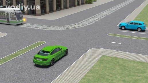 Черговість проїзду рівнозначного перехрестя з трамваєм, синій та зелений автомобілі на дорозі без знаків пріоритету.