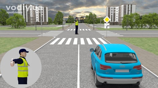 Блакитний автомобіль перед перехрестям, регулювальник з витягнутими в сторони руками, дорожні знаки: 2.3 «Головна дорога», 7.8 «Напрямок головної дороги».