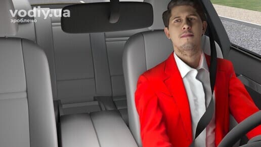 Водій у червоному піджаку за кермом автомобіля з перекрученим ременем безпеки.