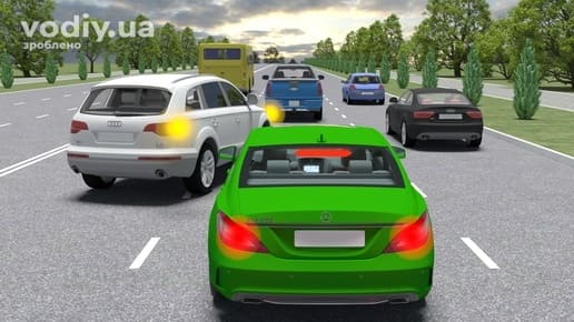 Агресивна манера водіння автомобіля попереду на дорозі з декількома смугами руху