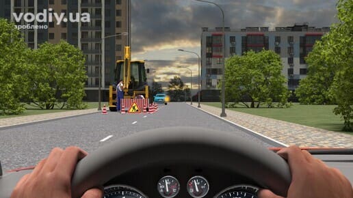 Зустрічний роз'їзд на дорозі з перешкодою, трактор та дорожні роботи на смузі руху синього автомобіля, вид з кабіни водія.