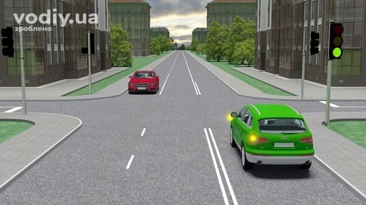 Червоний та зелений автомобілі на регульованому перехресті, зелений сигнал світлофора, лівий покажчик повороту зеленого авто.