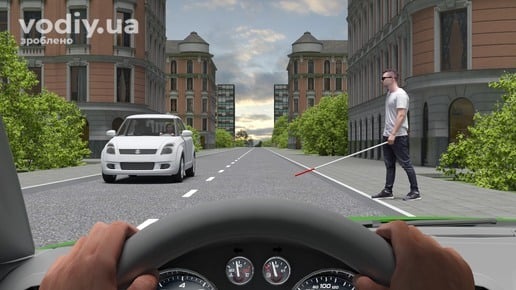 Пішохід з порушенням зору подає сигнал білою тростиною перед автомобілем